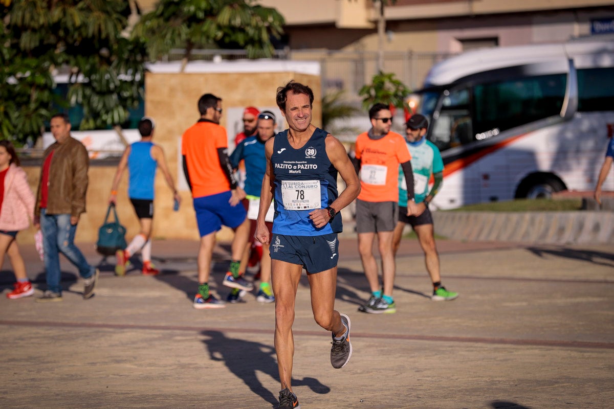 La XX Subida Pedestre al Conjuro arrancó a las 10 de la mañana, y los corredores tuvieron que enfrentarse a 17,8 kilometros en una mañana soleada