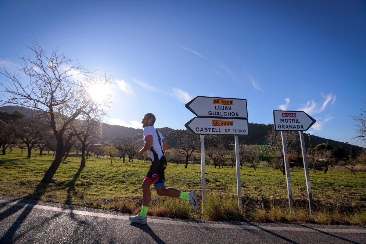 La XX Subida Pedestre al Conjuro arrancó a las 10 de la mañana, y los corredores tuvieron que enfrentarse a 17,8 kilometros en una mañana soleada