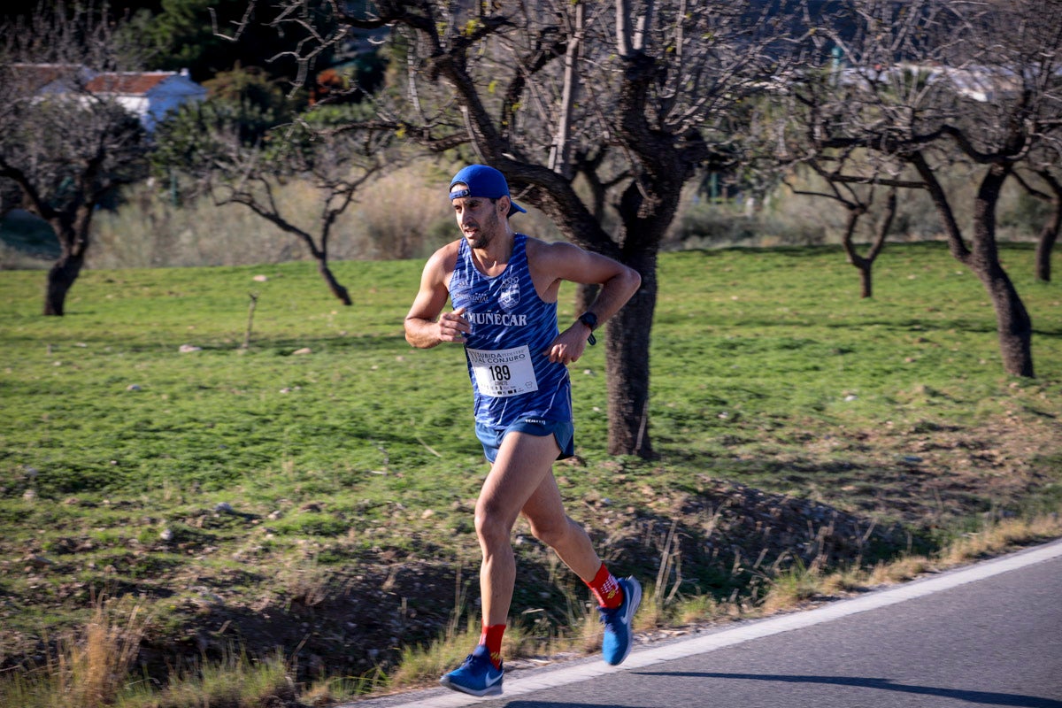 La XX Subida Pedestre al Conjuro arrancó a las 10 de la mañana, y los corredores tuvieron que enfrentarse a 17,8 kilometros en una mañana soleada