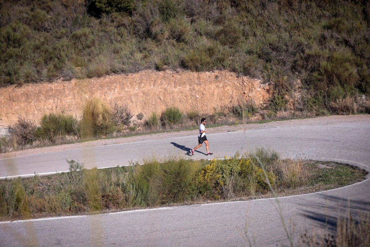 La XX Subida Pedestre al Conjuro arrancó a las 10 de la mañana, y los corredores tuvieron que enfrentarse a 17,8 kilometros en una mañana soleada