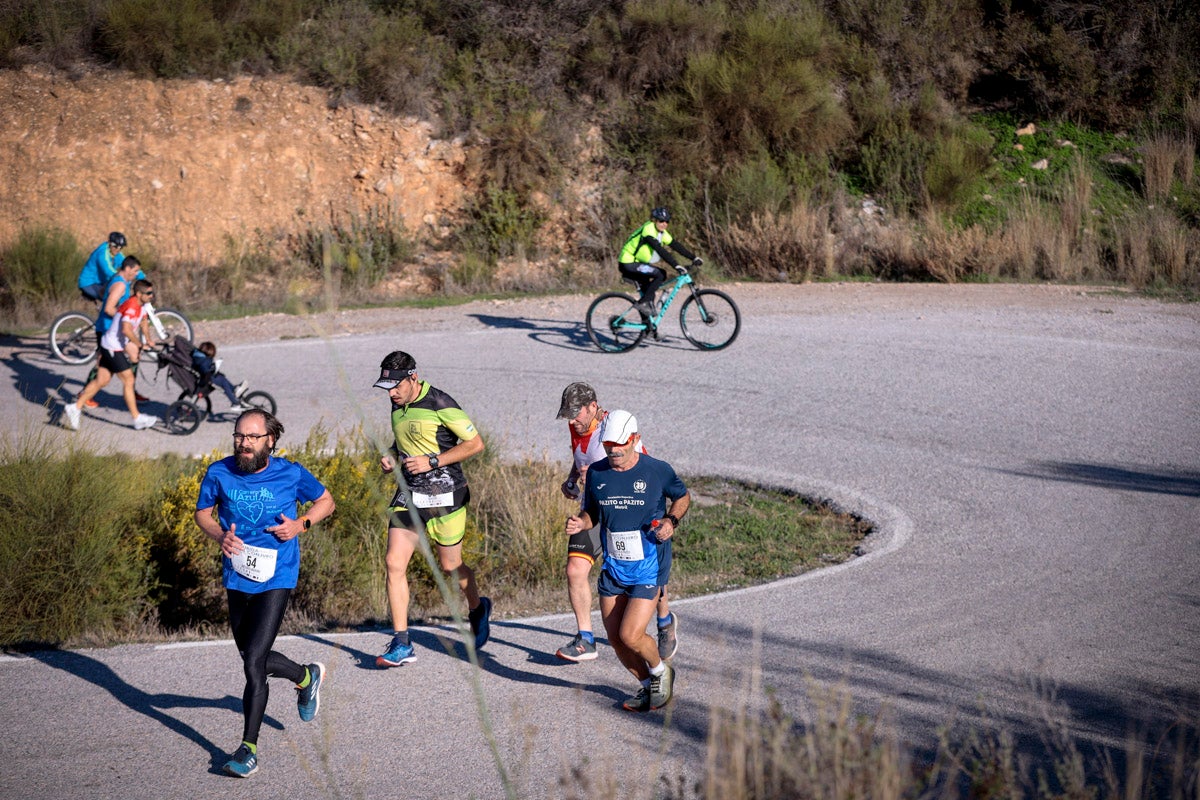 La XX Subida Pedestre al Conjuro arrancó a las 10 de la mañana, y los corredores tuvieron que enfrentarse a 17,8 kilometros en una mañana soleada