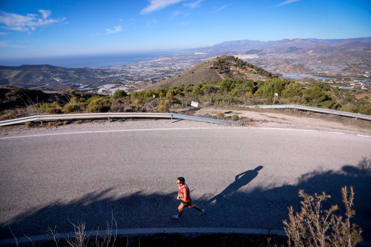 La XX Subida Pedestre al Conjuro arrancó a las 10 de la mañana, y los corredores tuvieron que enfrentarse a 17,8 kilometros en una mañana soleada