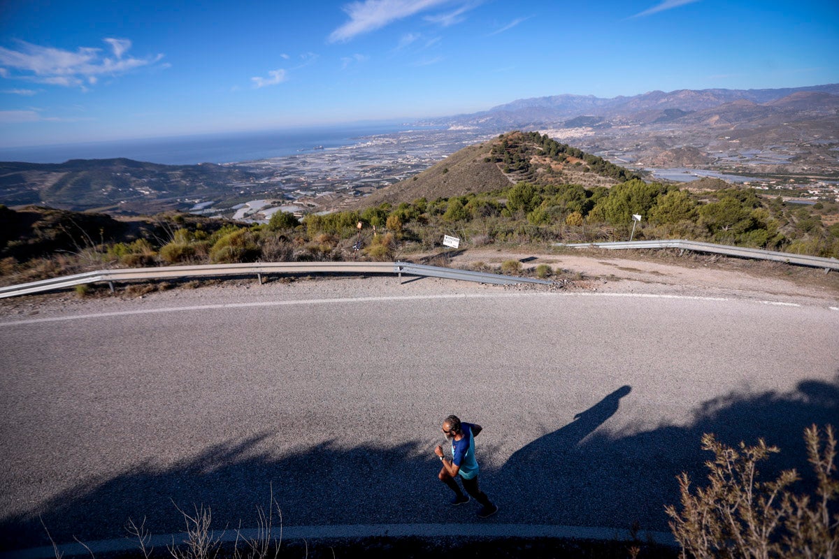 La XX Subida Pedestre al Conjuro arrancó a las 10 de la mañana, y los corredores tuvieron que enfrentarse a 17,8 kilometros en una mañana soleada
