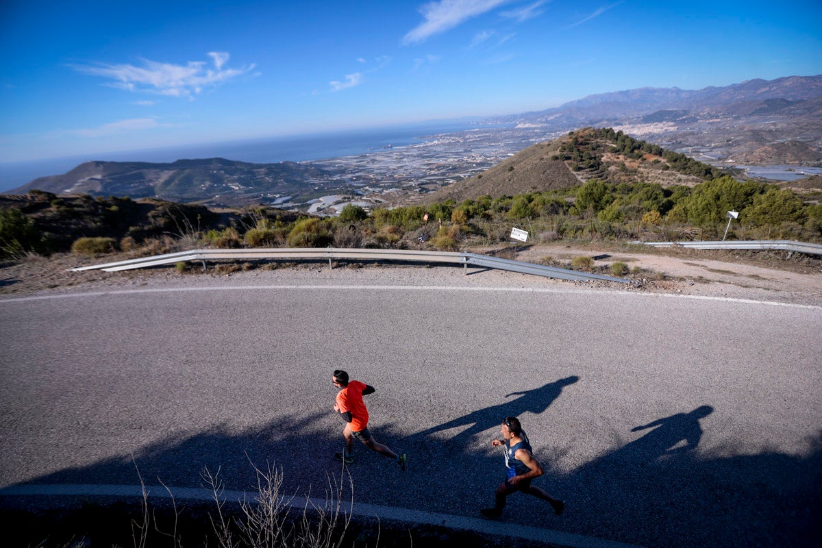 La XX Subida Pedestre al Conjuro arrancó a las 10 de la mañana, y los corredores tuvieron que enfrentarse a 17,8 kilometros en una mañana soleada