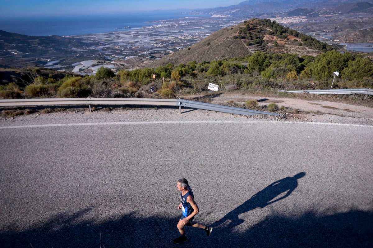 La XX Subida Pedestre al Conjuro arrancó a las 10 de la mañana, y los corredores tuvieron que enfrentarse a 17,8 kilometros en una mañana soleada