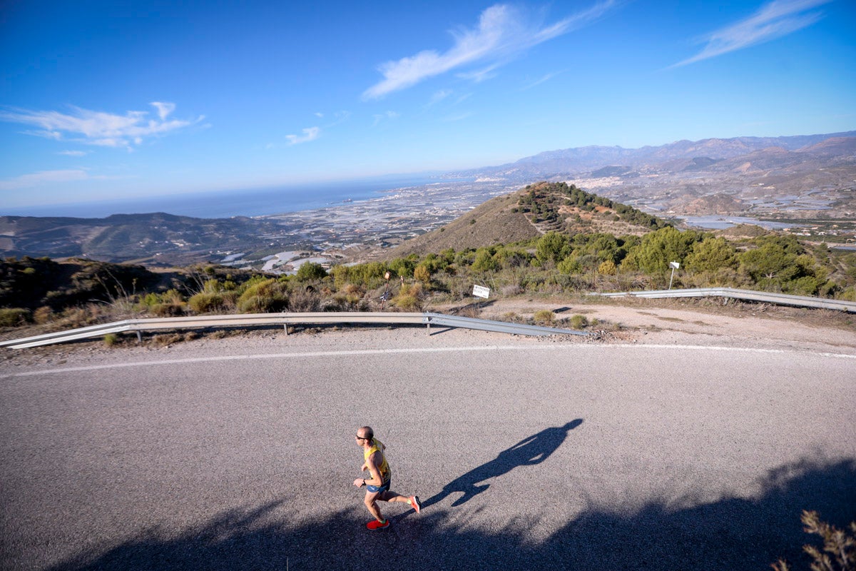 La XX Subida Pedestre al Conjuro arrancó a las 10 de la mañana, y los corredores tuvieron que enfrentarse a 17,8 kilometros en una mañana soleada