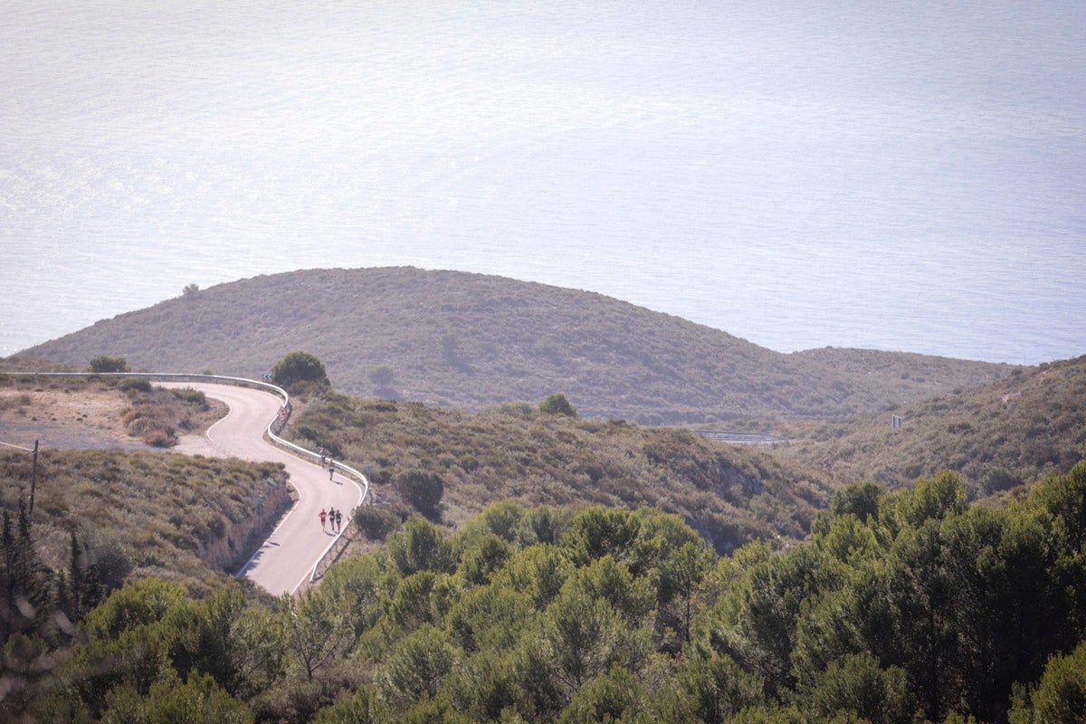 La XX Subida Pedestre al Conjuro arrancó a las 10 de la mañana, y los corredores tuvieron que enfrentarse a 17,8 kilometros en una mañana soleada