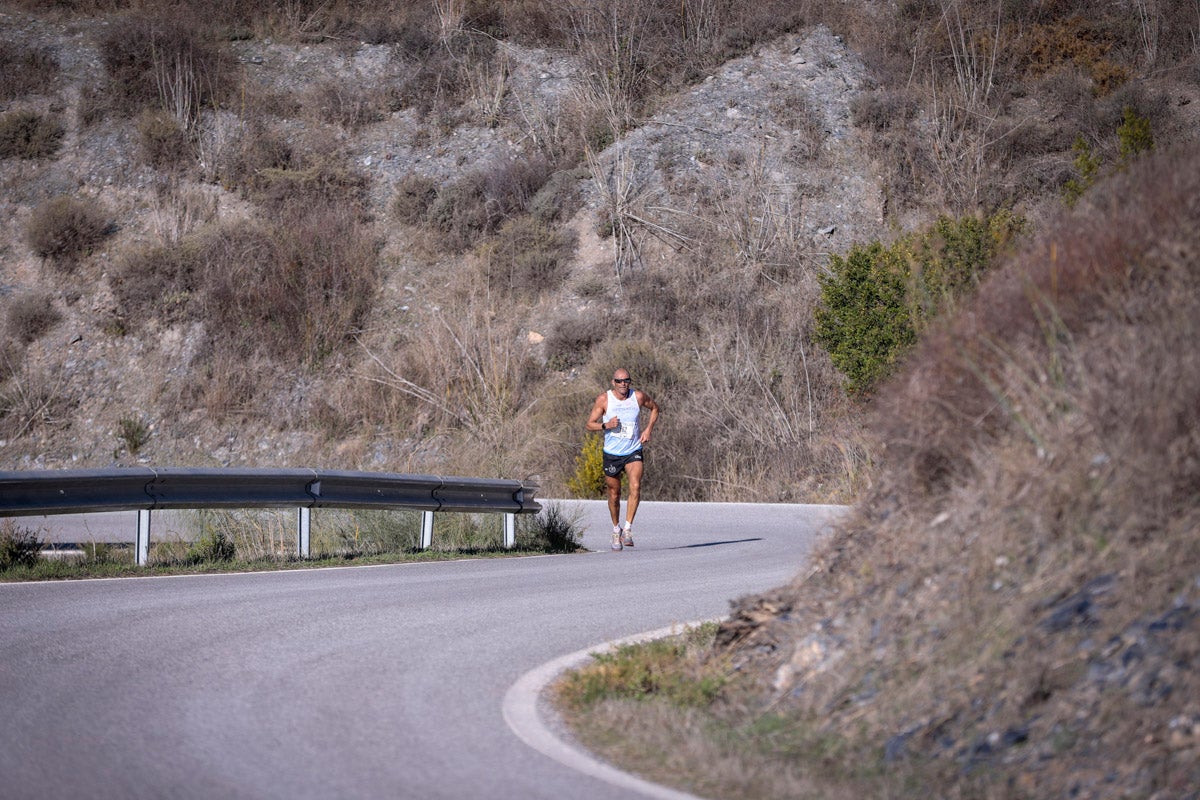 La XX Subida Pedestre al Conjuro arrancó a las 10 de la mañana, y los corredores tuvieron que enfrentarse a 17,8 kilometros en una mañana soleada