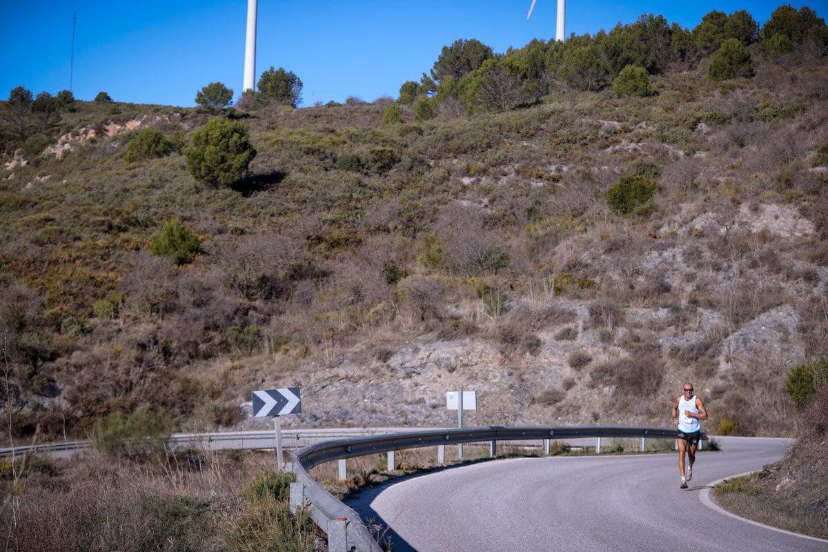 La XX Subida Pedestre al Conjuro arrancó a las 10 de la mañana, y los corredores tuvieron que enfrentarse a 17,8 kilometros en una mañana soleada