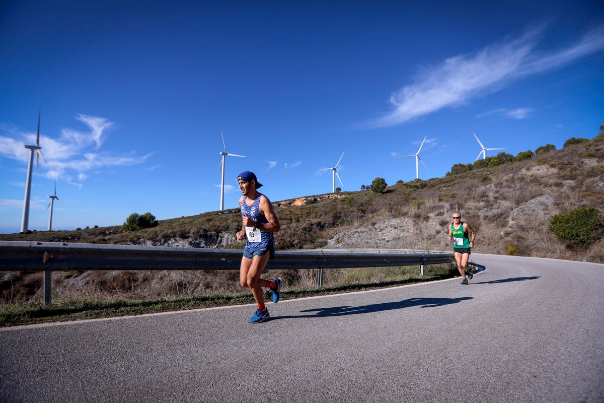 La XX Subida Pedestre al Conjuro arrancó a las 10 de la mañana, y los corredores tuvieron que enfrentarse a 17,8 kilometros en una mañana soleada