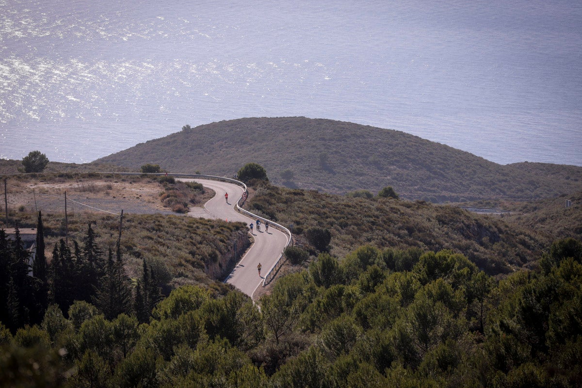 La XX Subida Pedestre al Conjuro arrancó a las 10 de la mañana, y los corredores tuvieron que enfrentarse a 17,8 kilometros en una mañana soleada