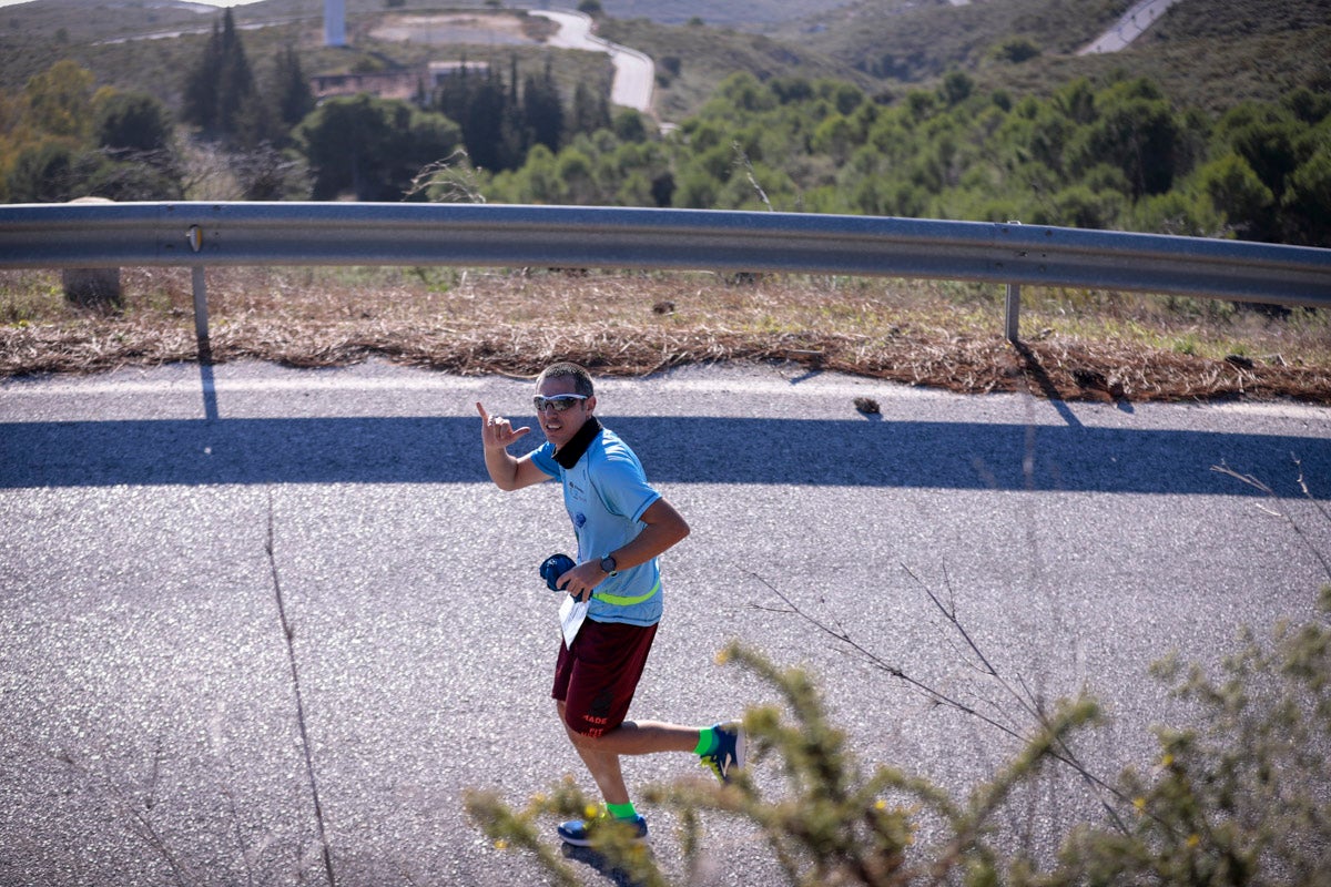 La XX Subida Pedestre al Conjuro arrancó a las 10 de la mañana, y los corredores tuvieron que enfrentarse a 17,8 kilometros en una mañana soleada
