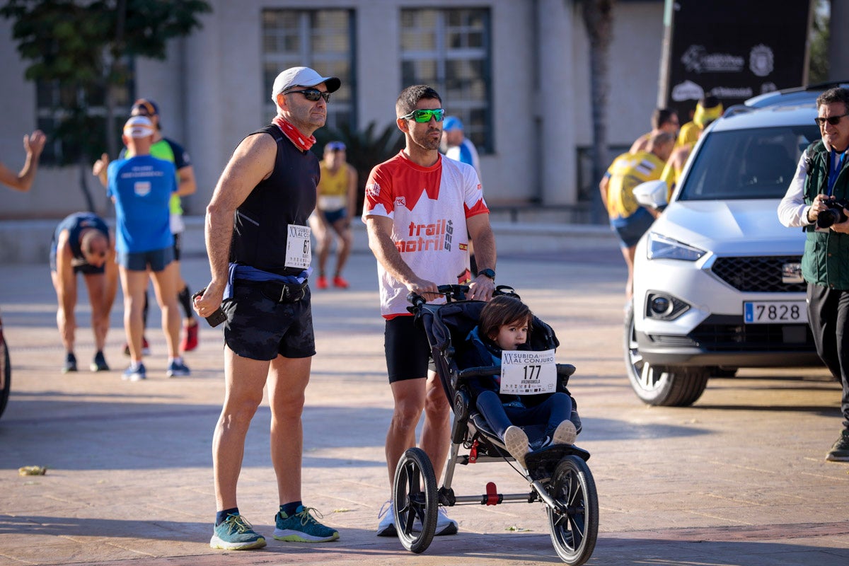 La XX Subida Pedestre al Conjuro arrancó a las 10 de la mañana, y los corredores tuvieron que enfrentarse a 17,8 kilometros en una mañana soleada