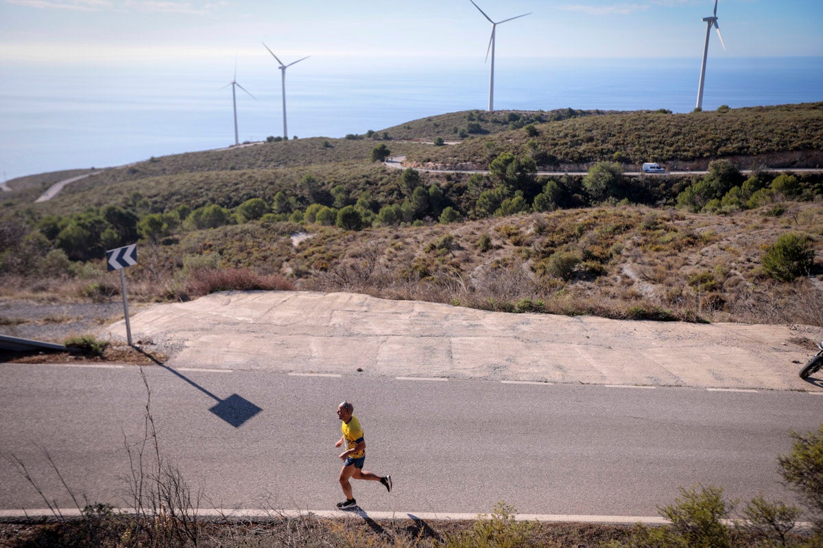 La XX Subida Pedestre al Conjuro arrancó a las 10 de la mañana, y los corredores tuvieron que enfrentarse a 17,8 kilometros en una mañana soleada
