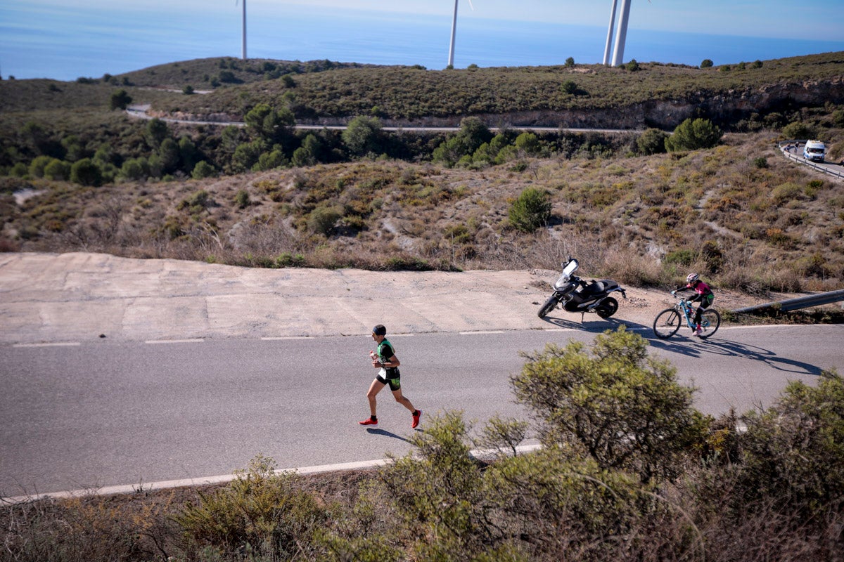 La XX Subida Pedestre al Conjuro arrancó a las 10 de la mañana, y los corredores tuvieron que enfrentarse a 17,8 kilometros en una mañana soleada