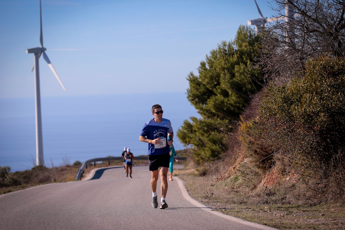 La XX Subida Pedestre al Conjuro arrancó a las 10 de la mañana, y los corredores tuvieron que enfrentarse a 17,8 kilometros en una mañana soleada