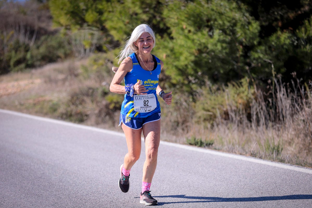 La XX Subida Pedestre al Conjuro arrancó a las 10 de la mañana, y los corredores tuvieron que enfrentarse a 17,8 kilometros en una mañana soleada