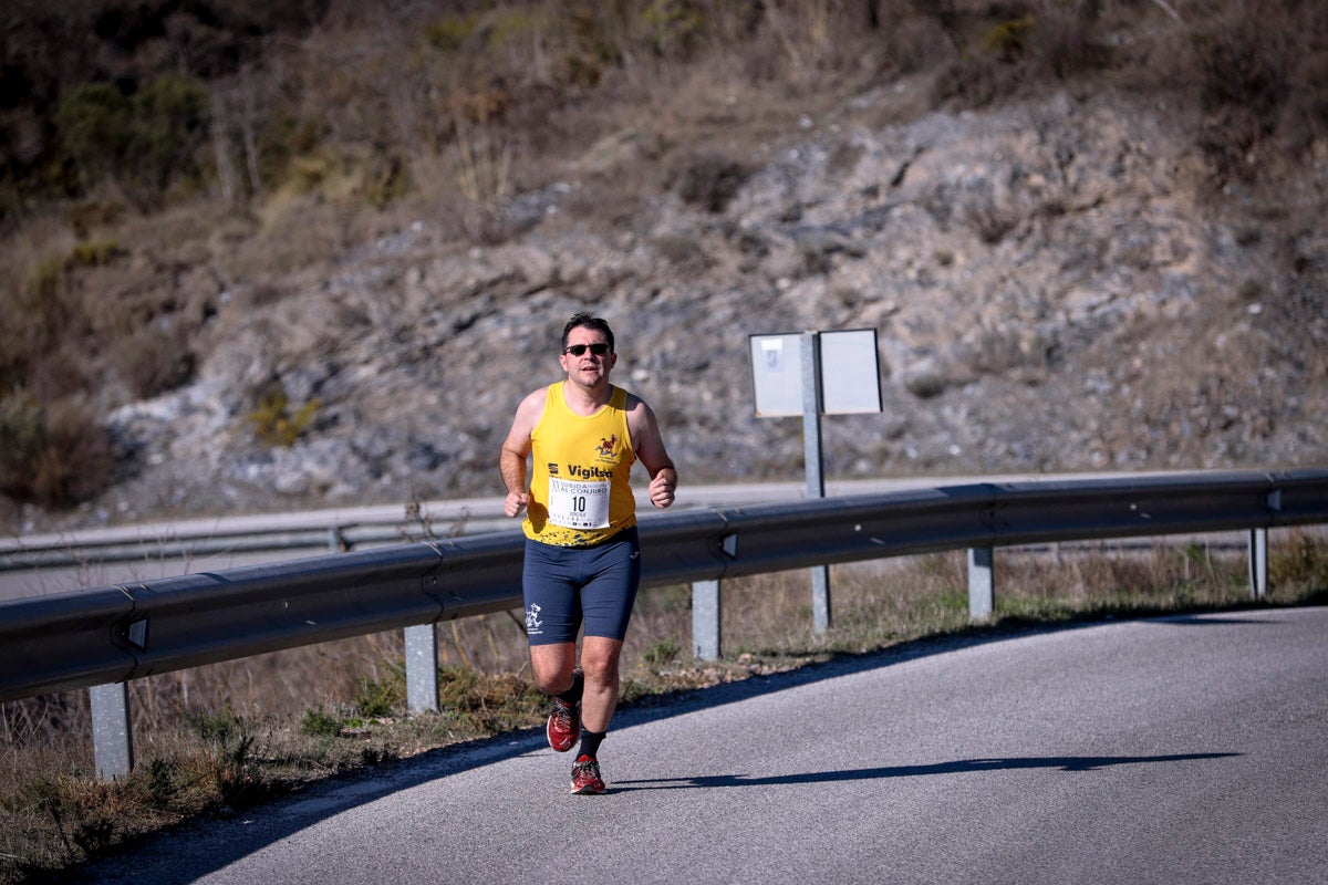 La XX Subida Pedestre al Conjuro arrancó a las 10 de la mañana, y los corredores tuvieron que enfrentarse a 17,8 kilometros en una mañana soleada