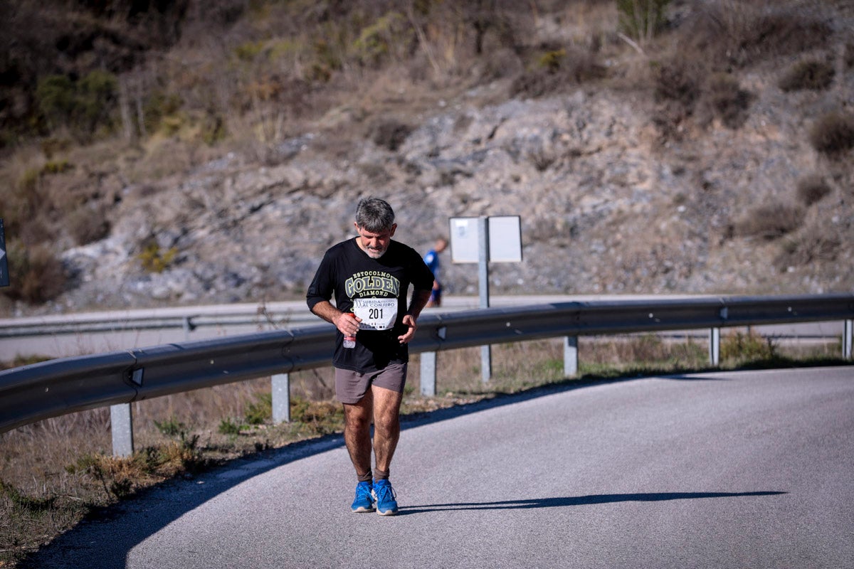 La XX Subida Pedestre al Conjuro arrancó a las 10 de la mañana, y los corredores tuvieron que enfrentarse a 17,8 kilometros en una mañana soleada