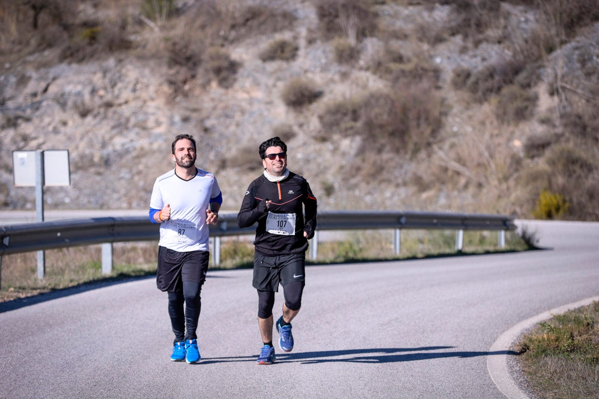 La XX Subida Pedestre al Conjuro arrancó a las 10 de la mañana, y los corredores tuvieron que enfrentarse a 17,8 kilometros en una mañana soleada