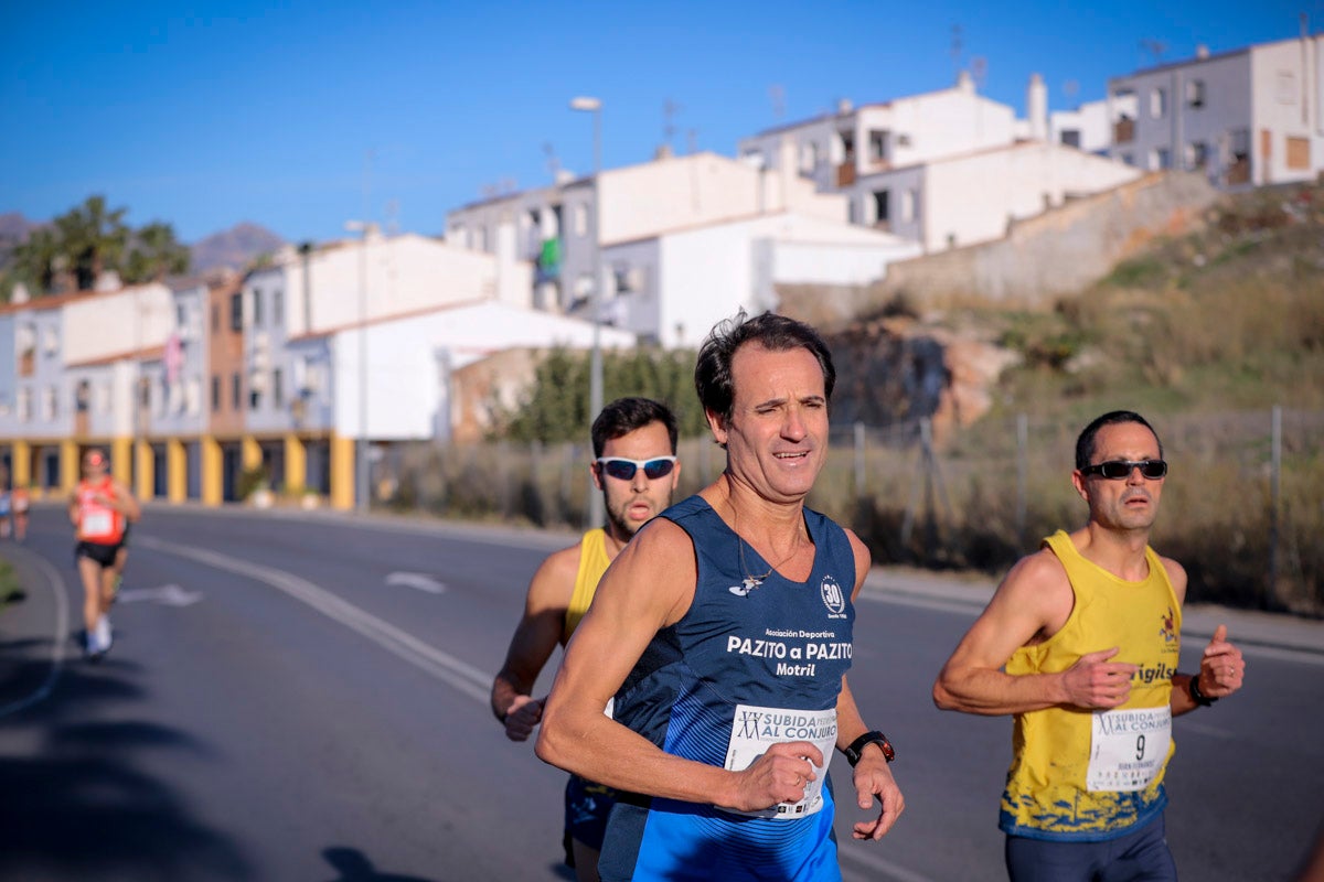 La XX Subida Pedestre al Conjuro arrancó a las 10 de la mañana, y los corredores tuvieron que enfrentarse a 17,8 kilometros en una mañana soleada