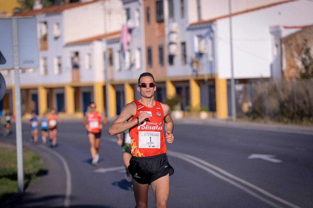 La XX Subida Pedestre al Conjuro arrancó a las 10 de la mañana, y los corredores tuvieron que enfrentarse a 17,8 kilometros en una mañana soleada