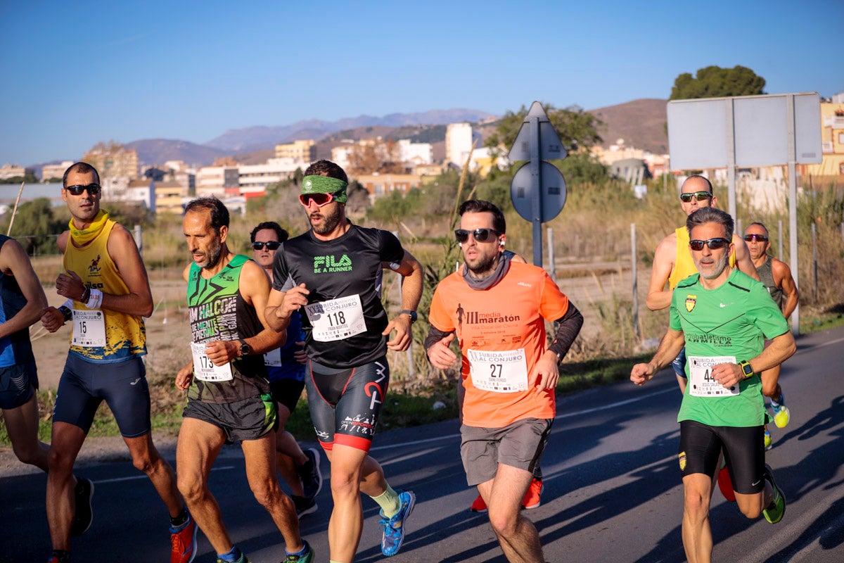 La XX Subida Pedestre al Conjuro arrancó a las 10 de la mañana, y los corredores tuvieron que enfrentarse a 17,8 kilometros en una mañana soleada