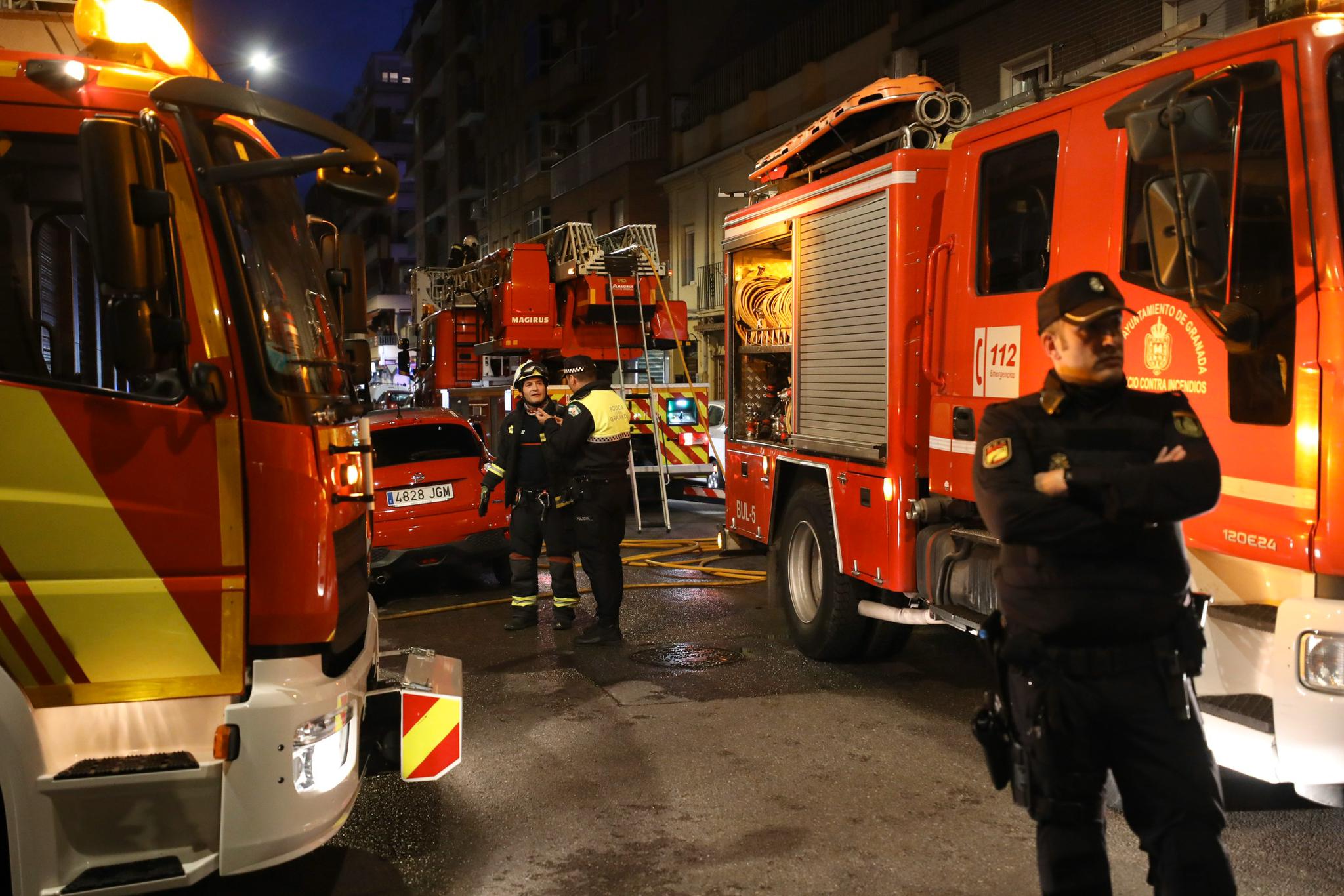 Las llamas han obligado a desalojar un edificio