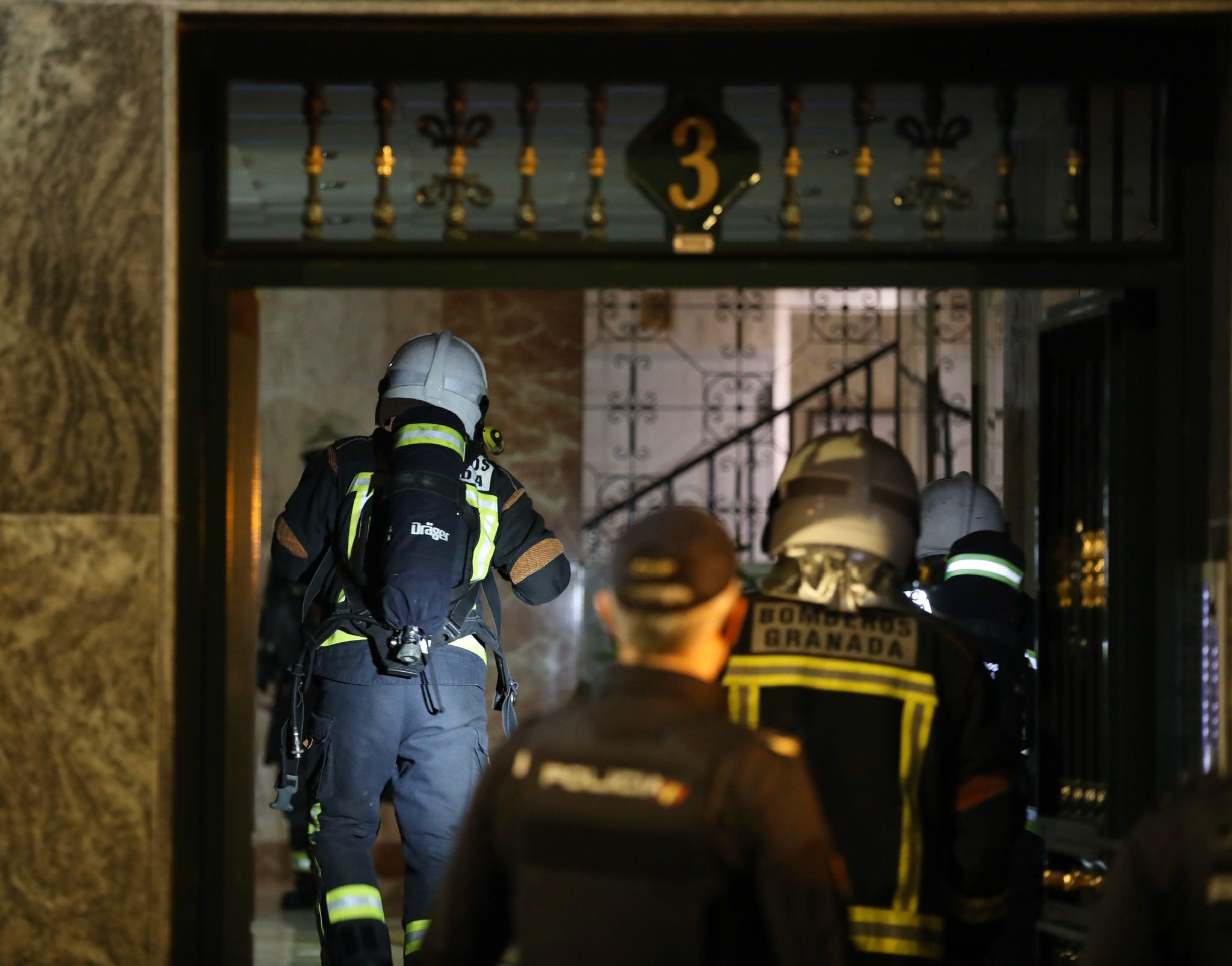 Las llamas han obligado a desalojar un edificio
