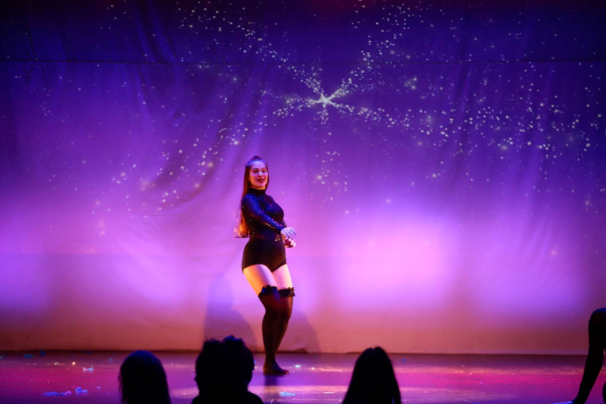 Fotos: Gimnasia solidaria a ritmo navideño en Motril