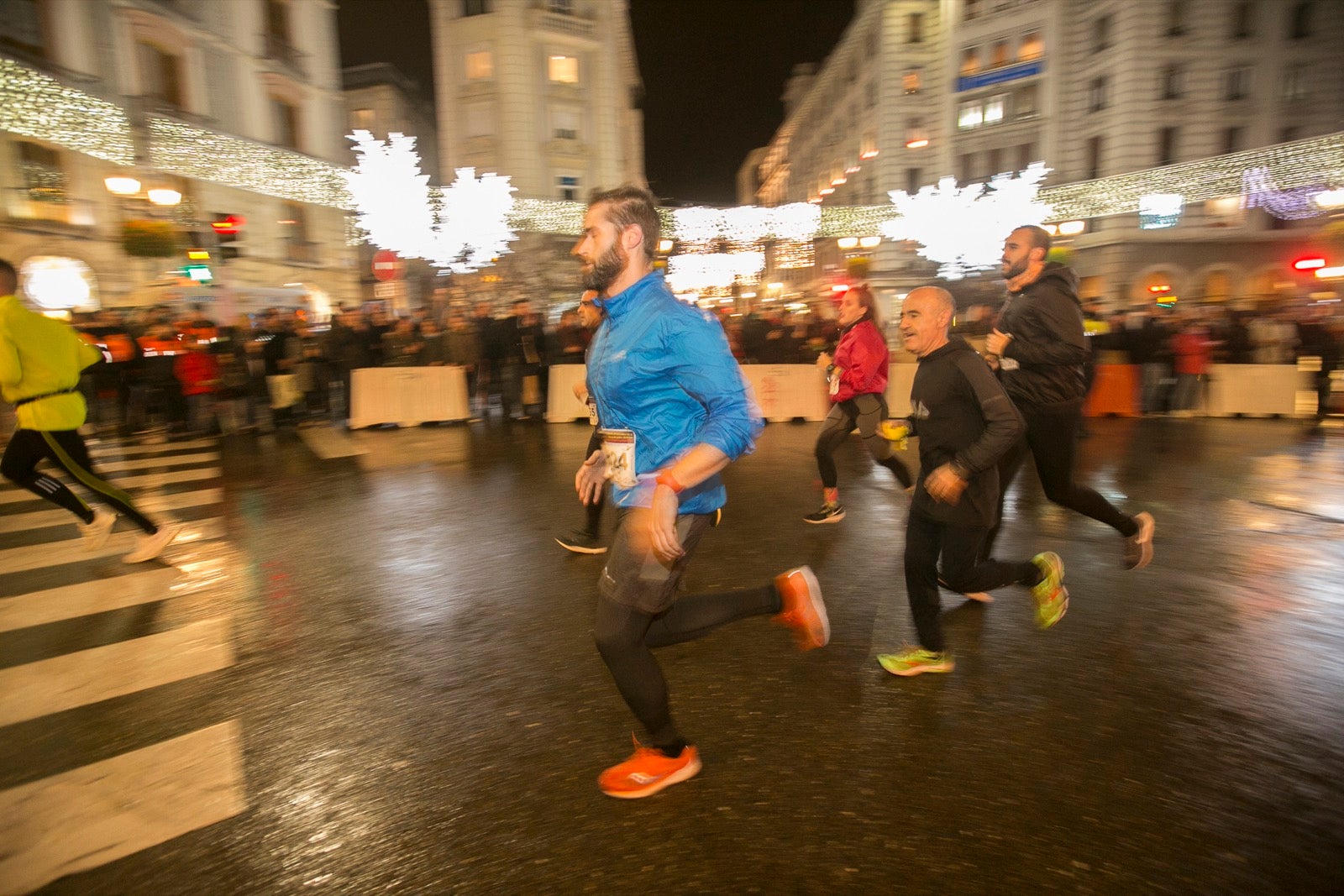 La 28° edición volvió a llenar de color las calles de la capital con sus tradicionales disfraces y sus casi dos mil corredores