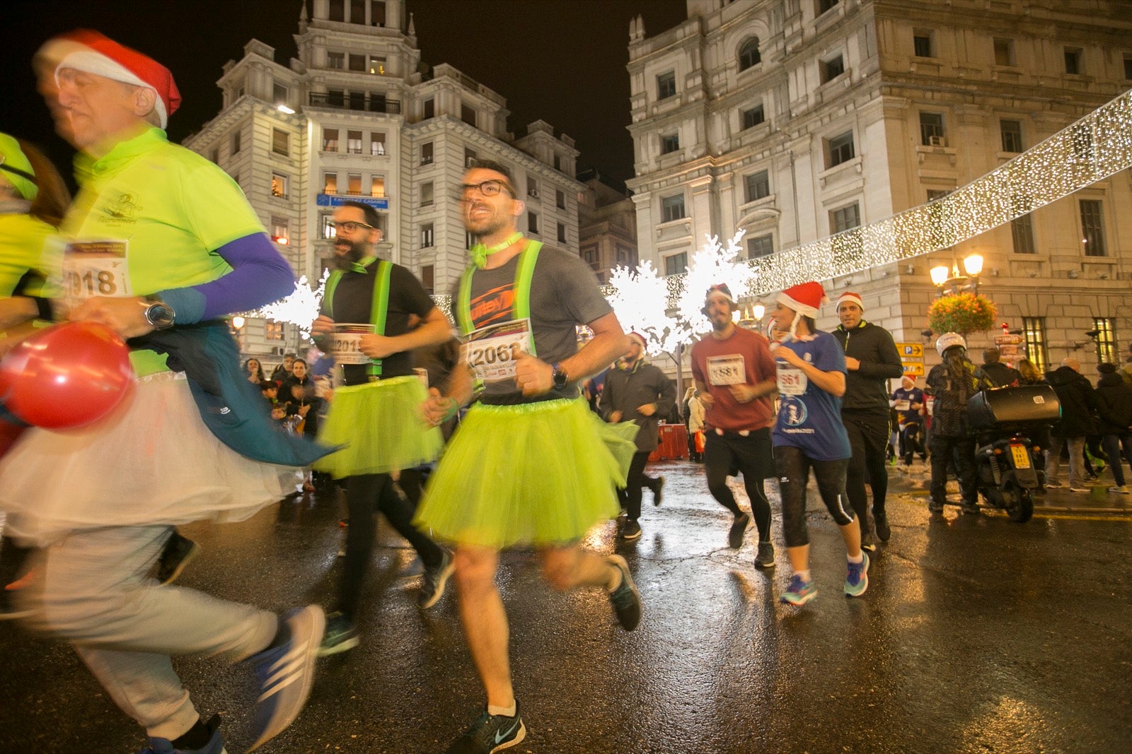 La 28° edición volvió a llenar de color las calles de la capital con sus tradicionales disfraces y sus casi dos mil corredores