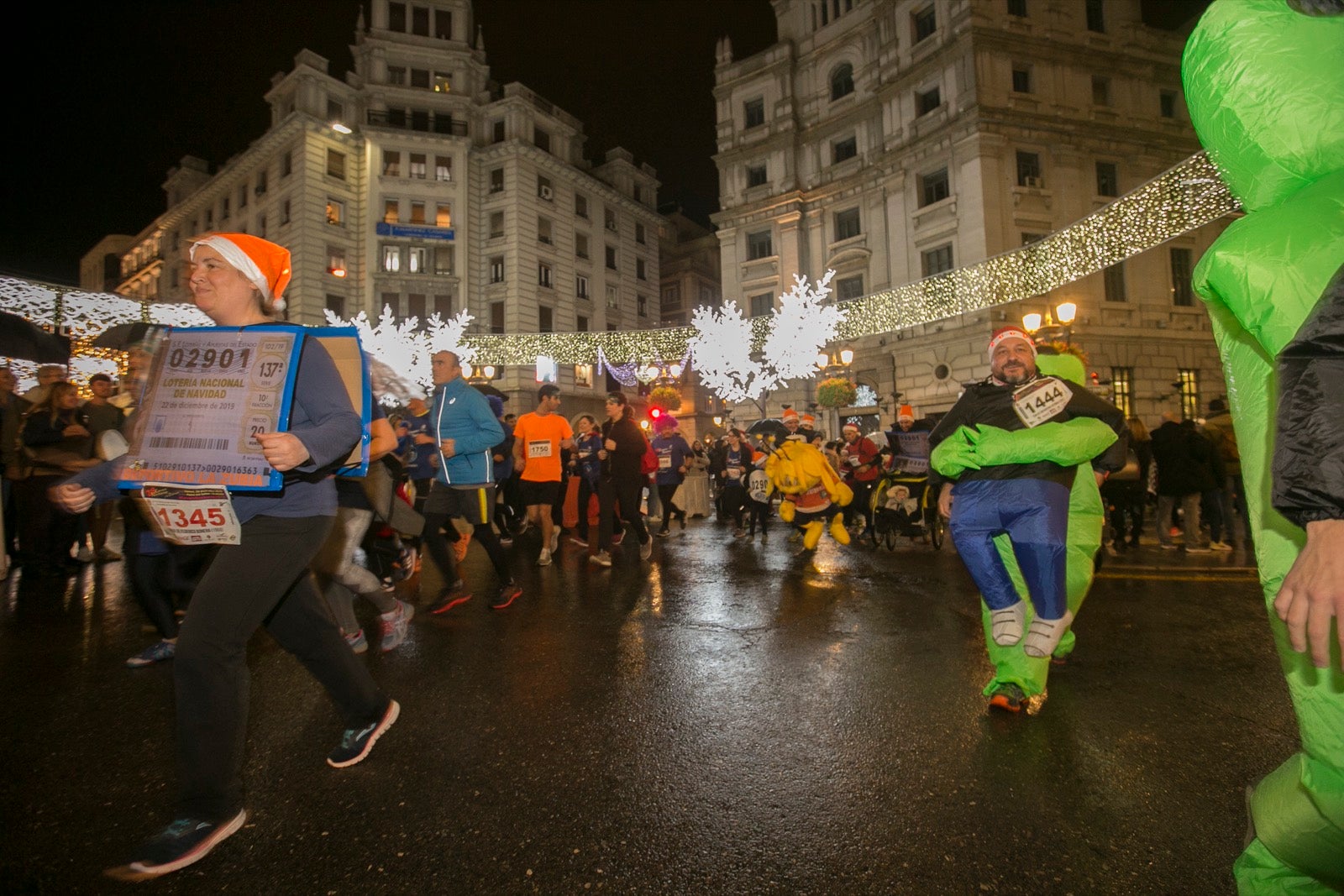 La 28° edición volvió a llenar de color las calles de la capital con sus tradicionales disfraces y sus casi dos mil corredores