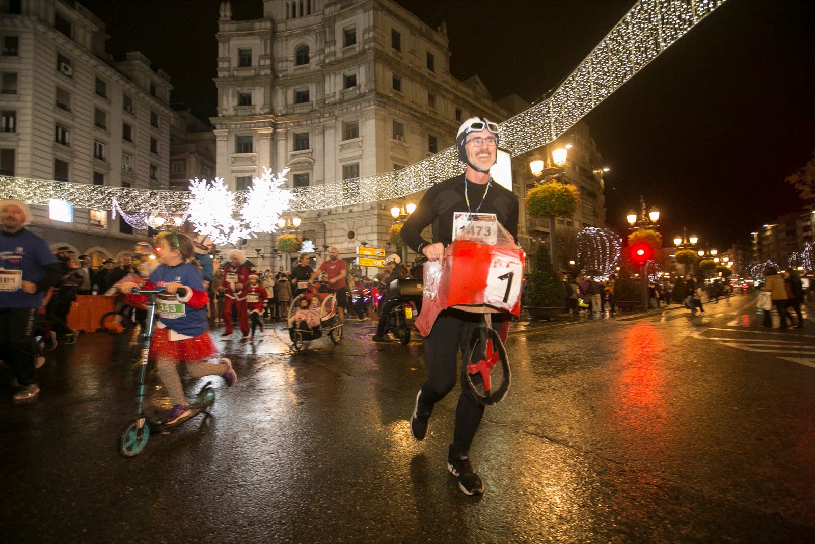 La 28° edición volvió a llenar de color las calles de la capital con sus tradicionales disfraces y sus casi dos mil corredores