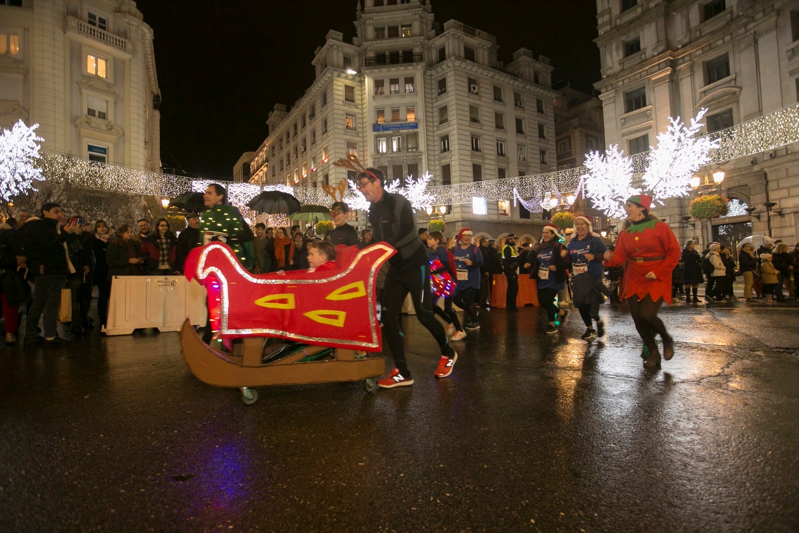 La 28° edición volvió a llenar de color las calles de la capital con sus tradicionales disfraces y sus casi dos mil corredores