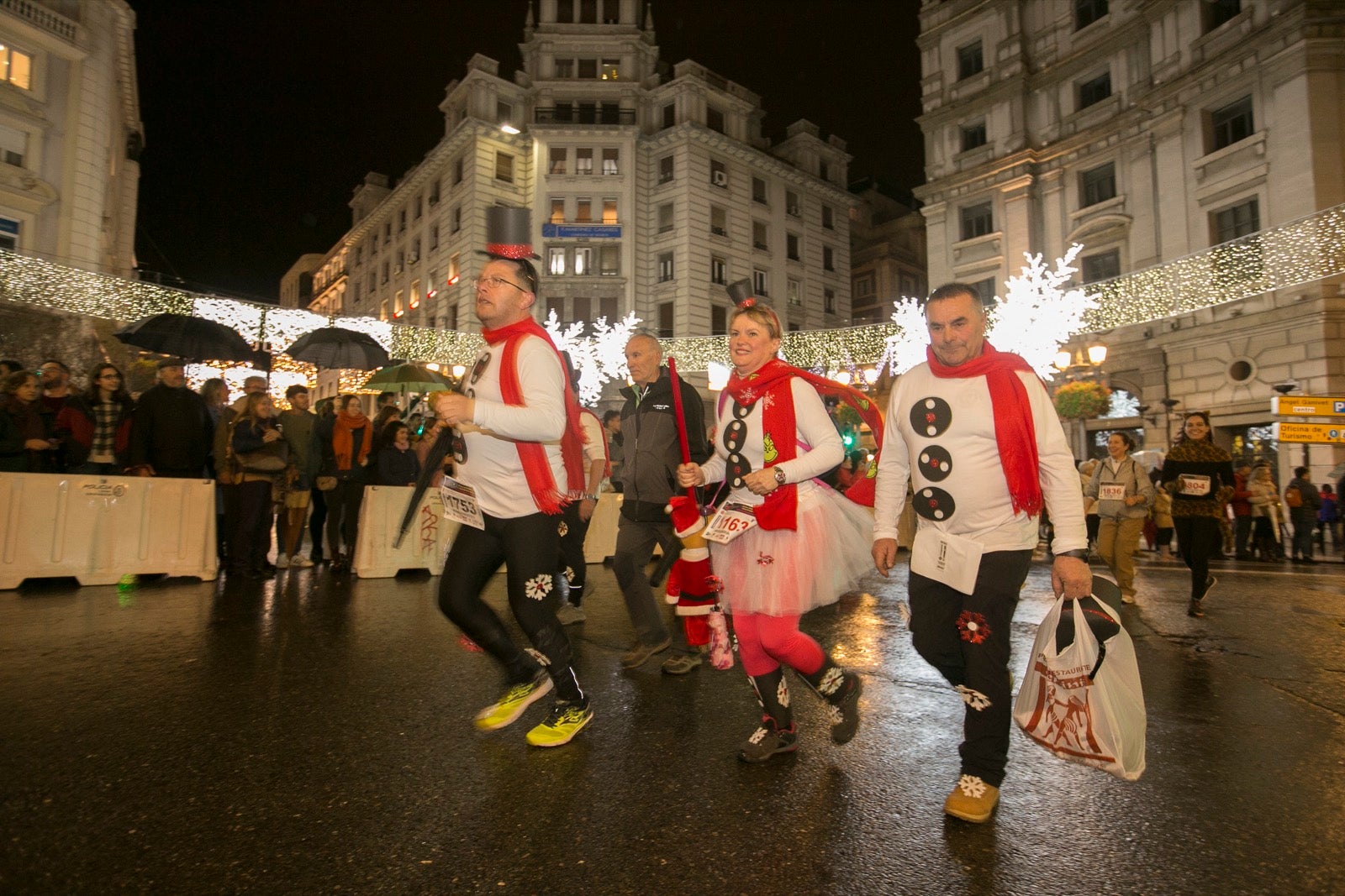 La 28° edición volvió a llenar de color las calles de la capital con sus tradicionales disfraces y sus casi dos mil corredores