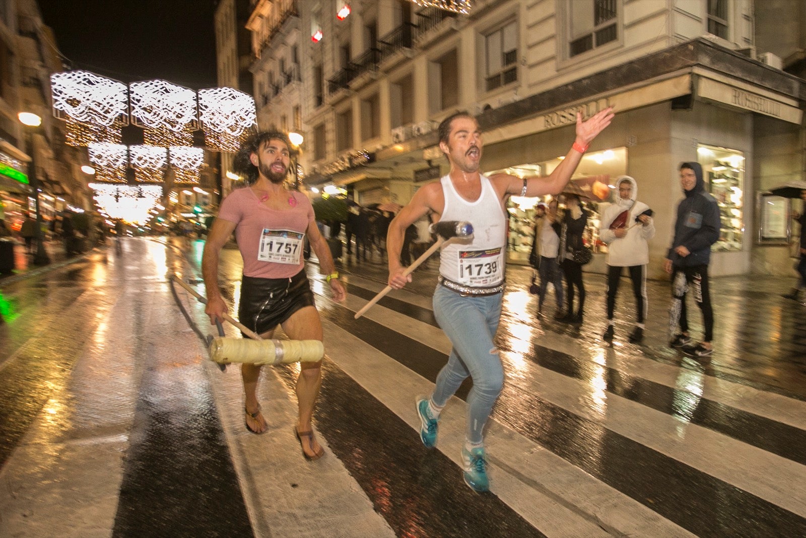 La 28° edición volvió a llenar de color las calles de la capital con sus tradicionales disfraces y sus casi dos mil corredores