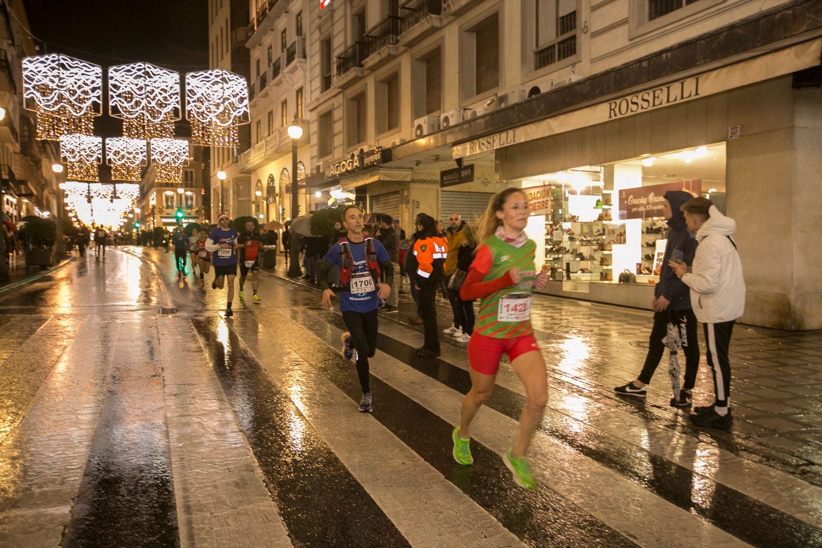 La 28° edición volvió a llenar de color las calles de la capital con sus tradicionales disfraces y sus casi dos mil corredores