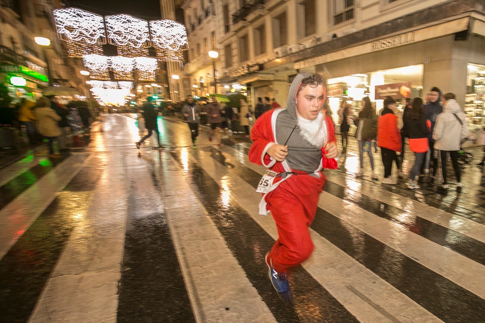 La 28° edición volvió a llenar de color las calles de la capital con sus tradicionales disfraces y sus casi dos mil corredores