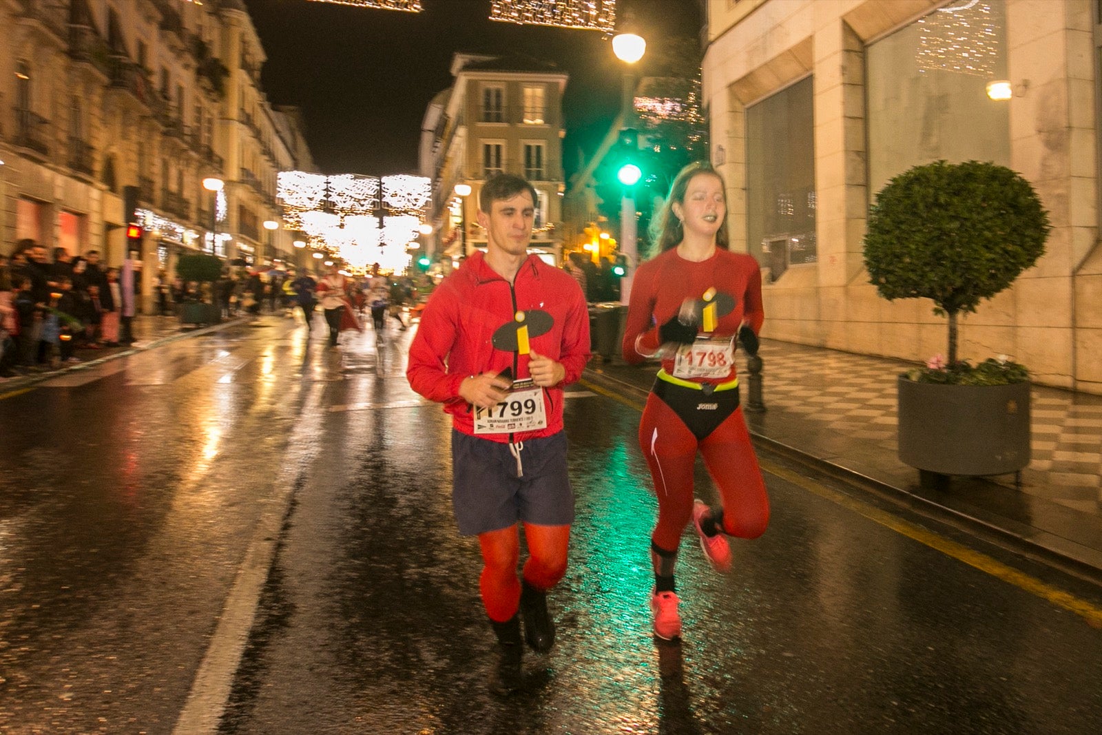 La 28° edición volvió a llenar de color las calles de la capital con sus tradicionales disfraces y sus casi dos mil corredores