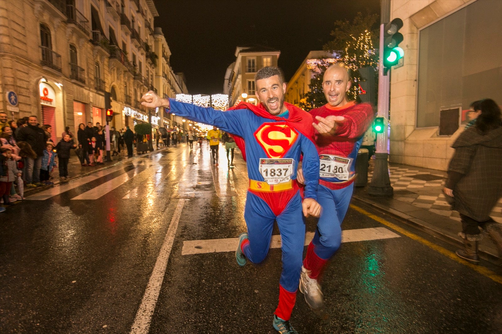 La 28° edición volvió a llenar de color las calles de la capital con sus tradicionales disfraces y sus casi dos mil corredores