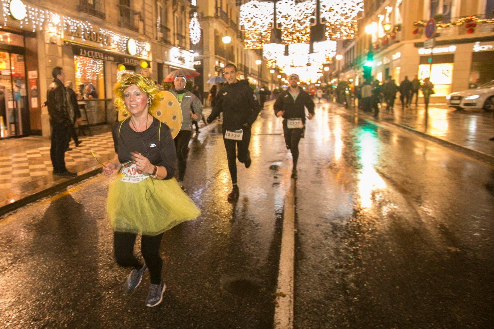 La 28° edición volvió a llenar de color las calles de la capital con sus tradicionales disfraces y sus casi dos mil corredores