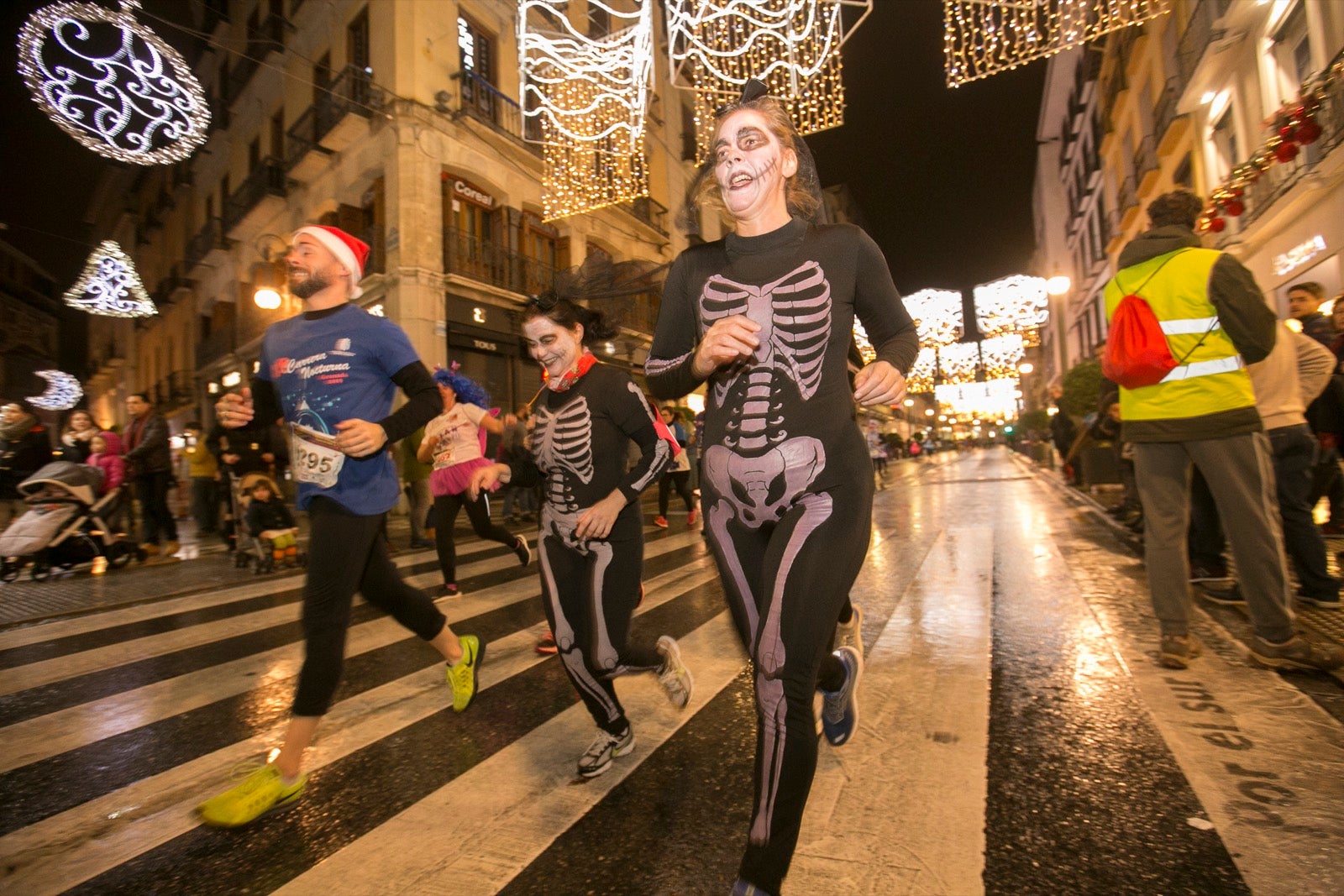 La 28° edición volvió a llenar de color las calles de la capital con sus tradicionales disfraces y sus casi dos mil corredores