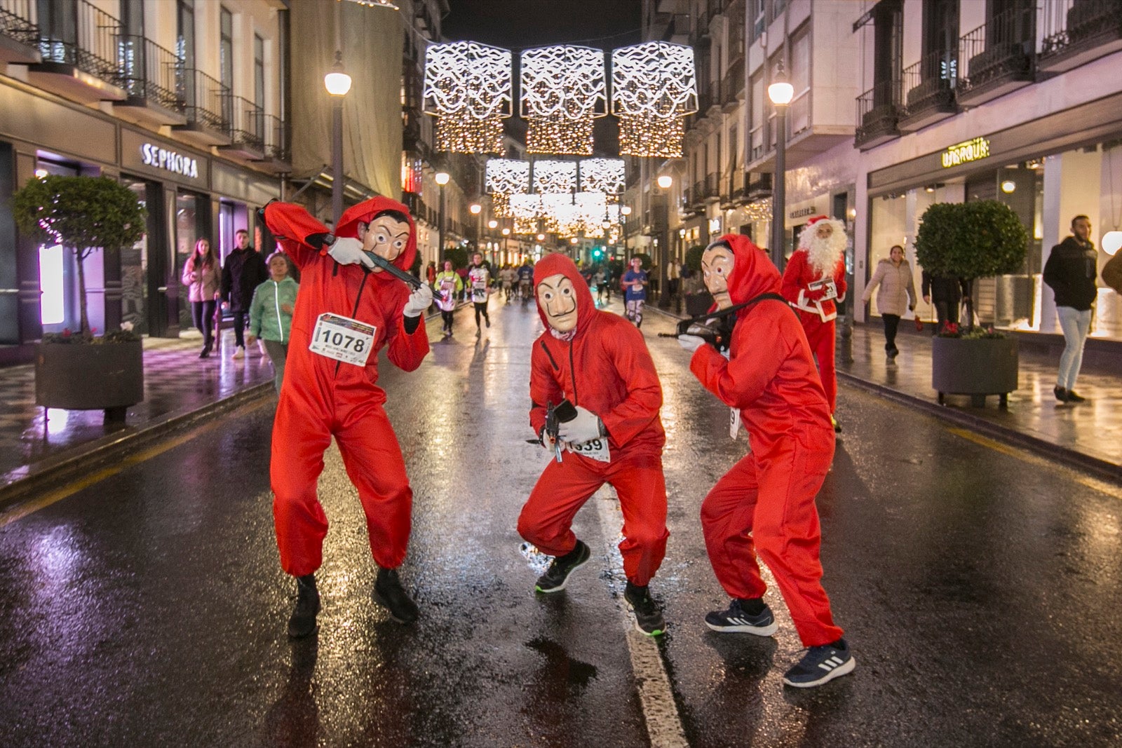 La 28° edición volvió a llenar de color las calles de la capital con sus tradicionales disfraces y sus casi dos mil corredores