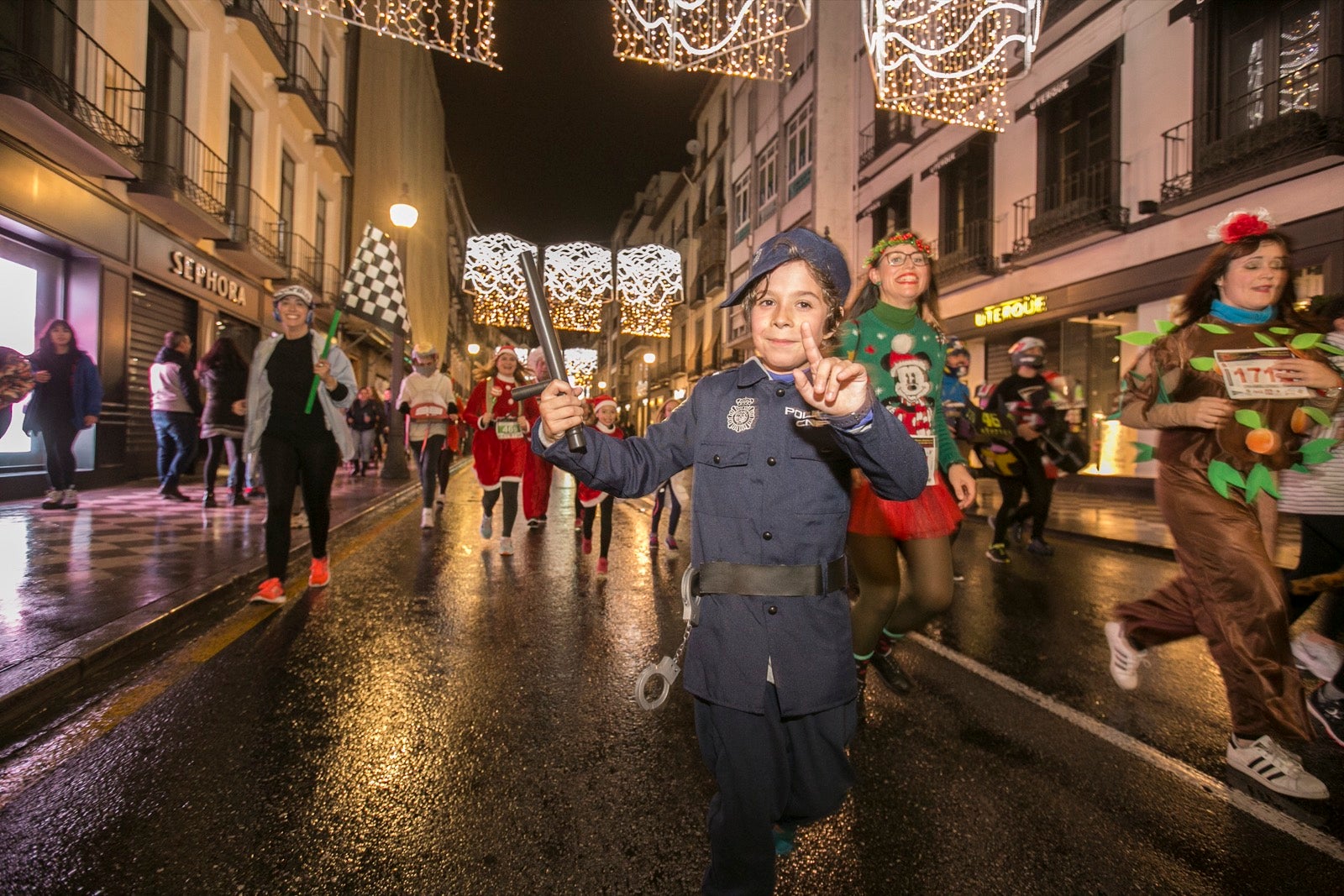 La 28° edición volvió a llenar de color las calles de la capital con sus tradicionales disfraces y sus casi dos mil corredores