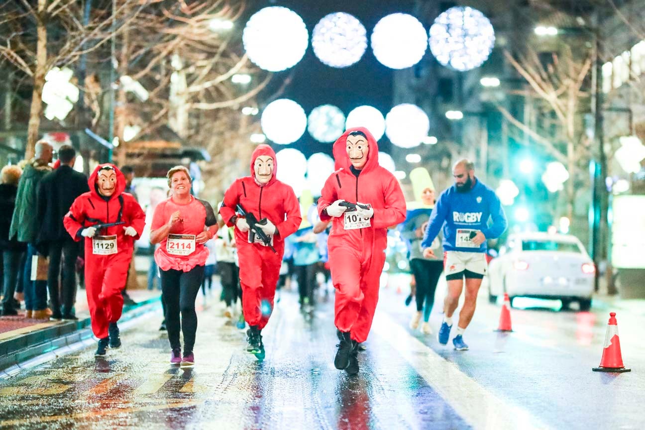 La 28° edición volvió a llenar de color las calles de la capital con sus tradicionales disfraces y sus casi dos mil corredores