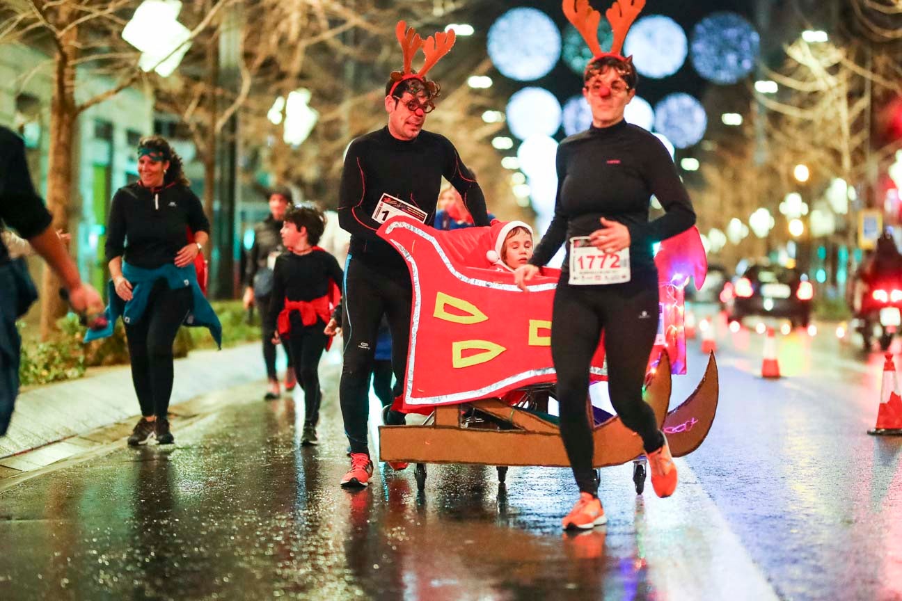 La 28° edición volvió a llenar de color las calles de la capital con sus tradicionales disfraces y sus casi dos mil corredores