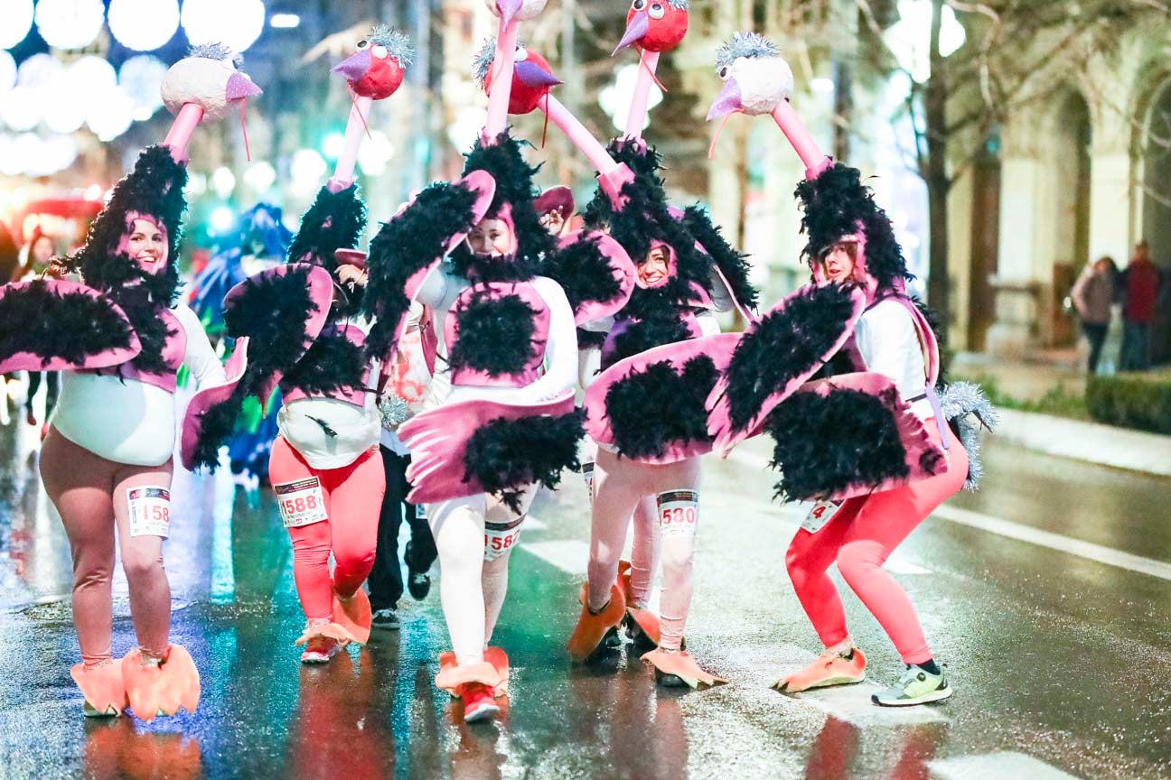 La 28° edición volvió a llenar de color las calles de la capital con sus tradicionales disfraces y sus casi dos mil corredores