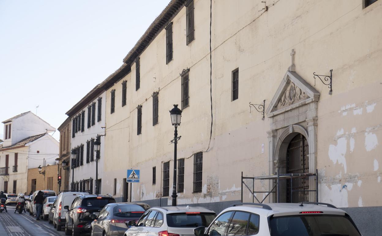 Fachada del convento, ya clausurado, de las Vistillas en el barrio del Realejo.