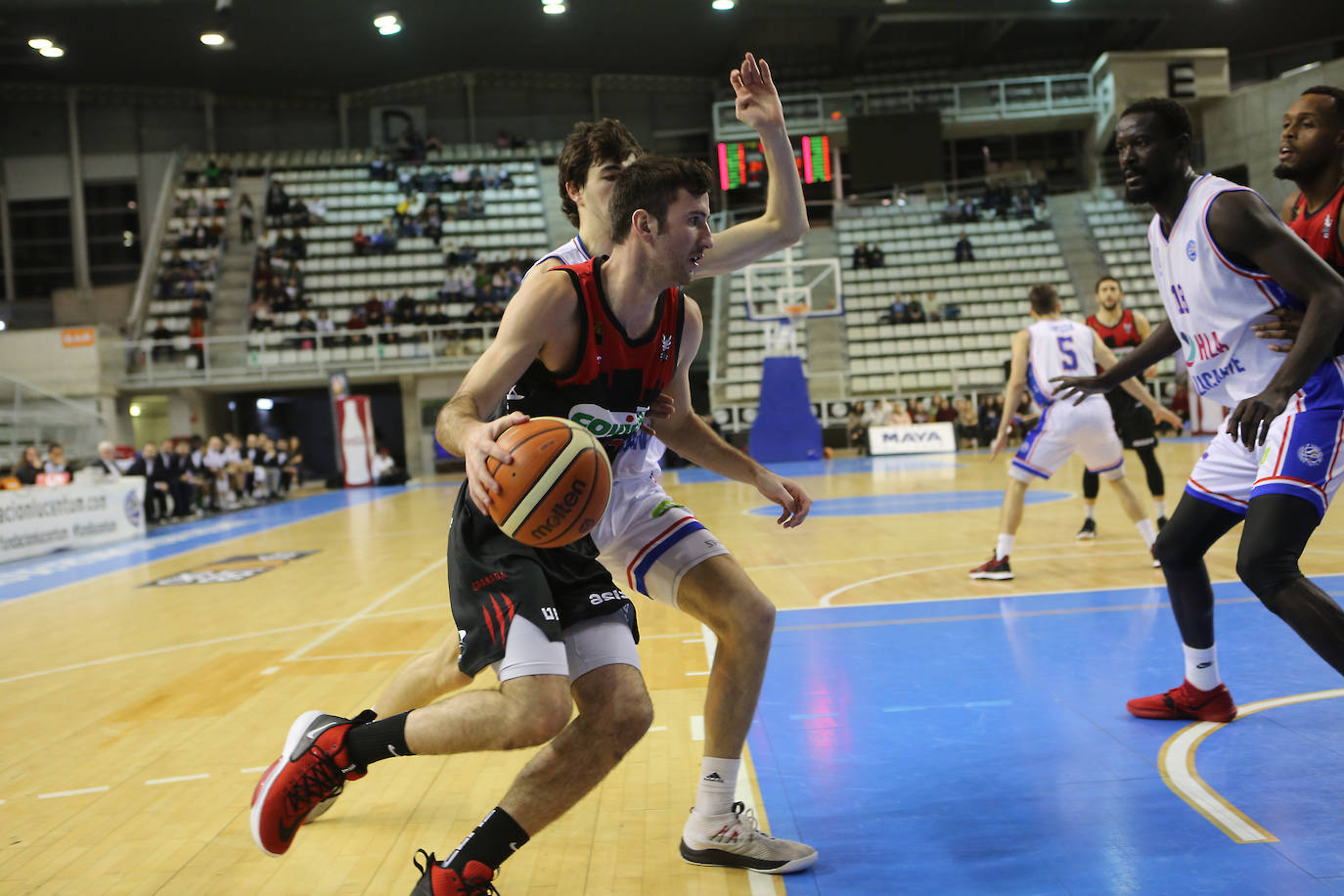 Jugada del partido del Covirán en Alicante